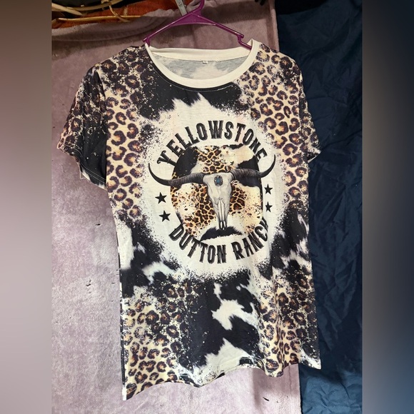 unbranded Tops - Yellowstone Dutton Ranch Women's Short Sleeve Tee - Black and Brown